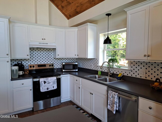 134 Pickle Hill Rd