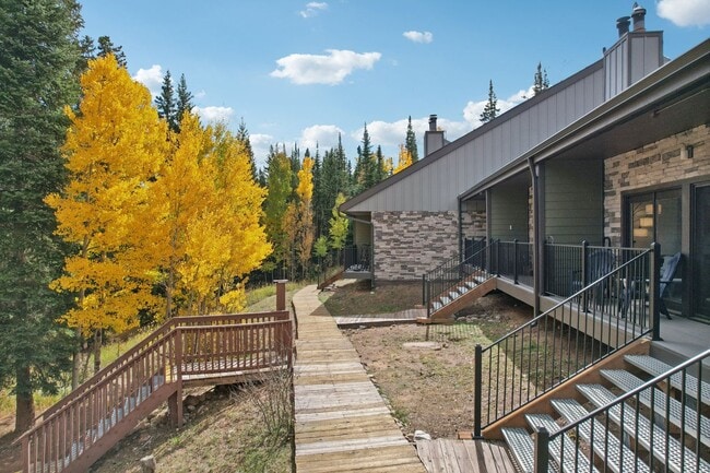 Building Photo - Serenity and Views with this 3 bedroom/3Bathroom Townhome in Buffalo Ridge