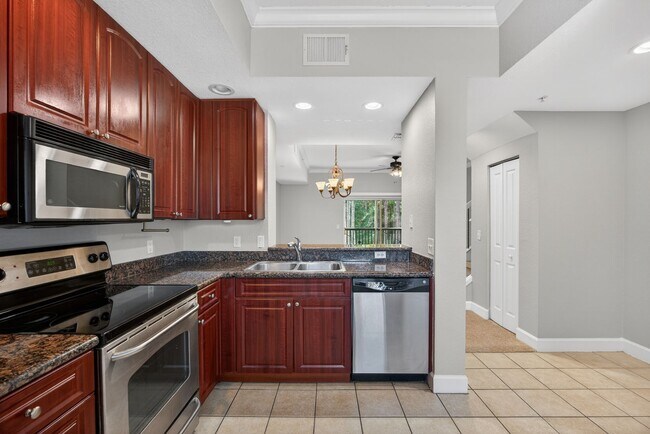 Photo - Condo For Rent In Il Villagio