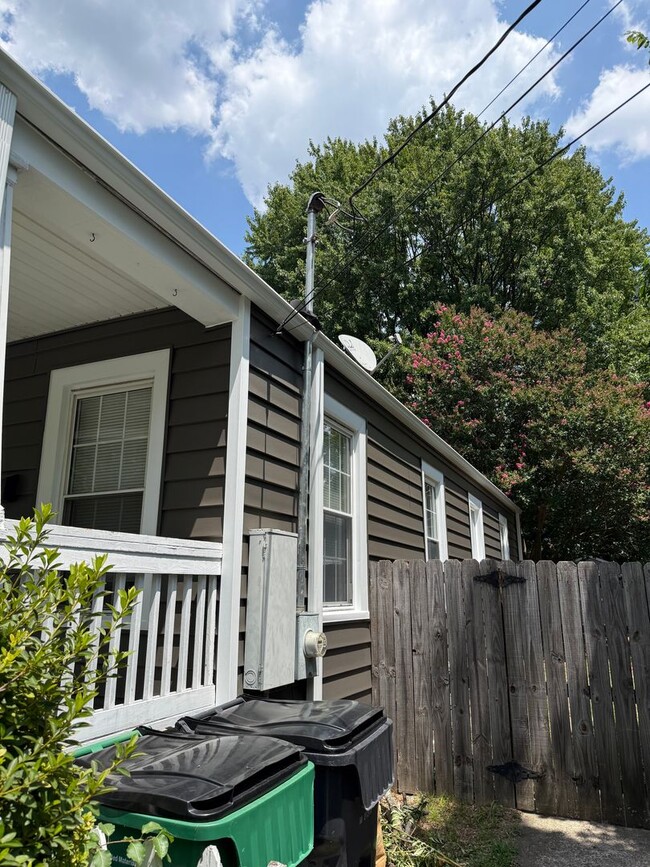 Photo - Bungalow in Charlotte with 2 bedrooms, 2 baths
