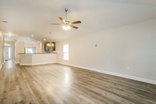 Photo - 1004 Kellogg Dr