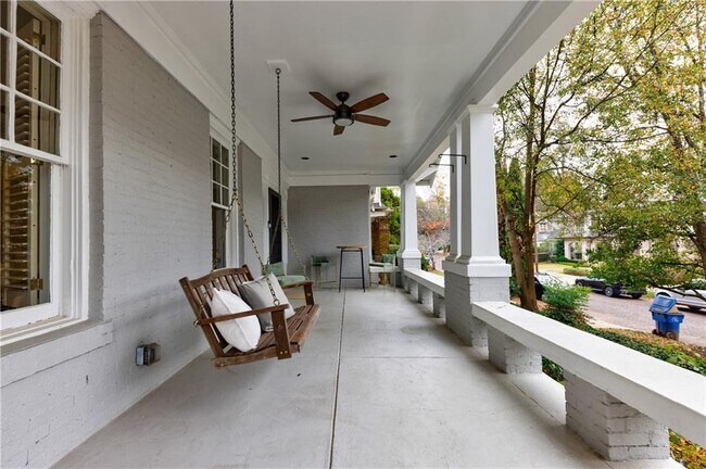 Photo - 654 Cresthill Ave NE