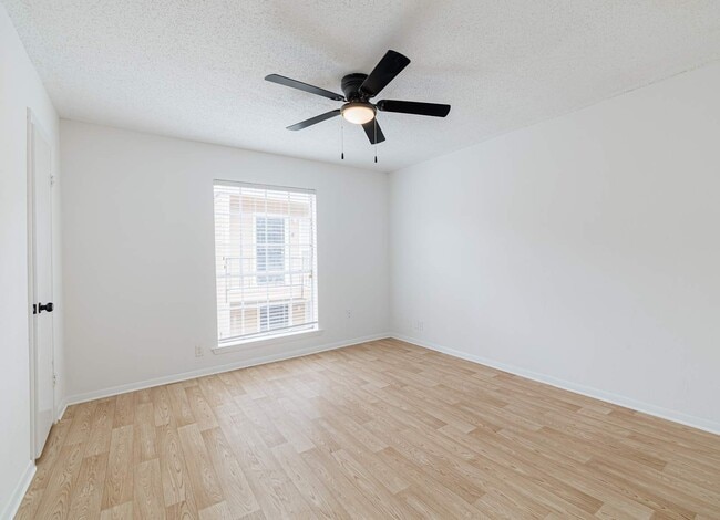 Photo - Dwell at 1600