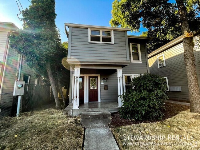 Building Photo - 610 E. 8th-2 Unit 2 Rental