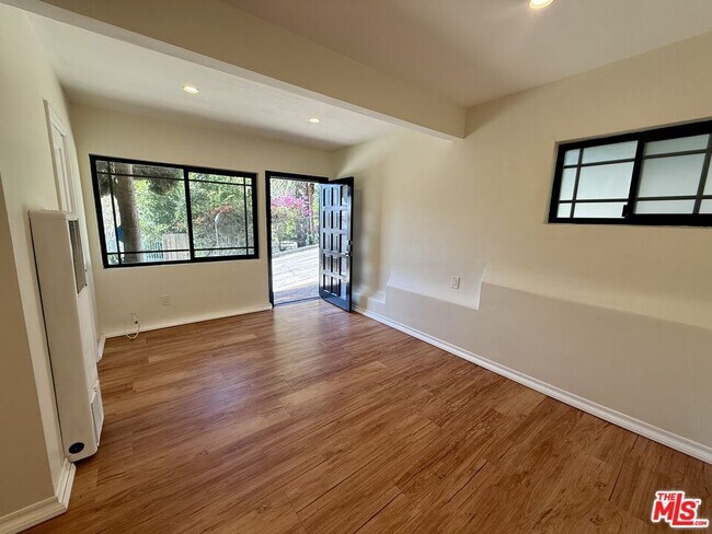 Photo - 1926 Hillcrest Rd