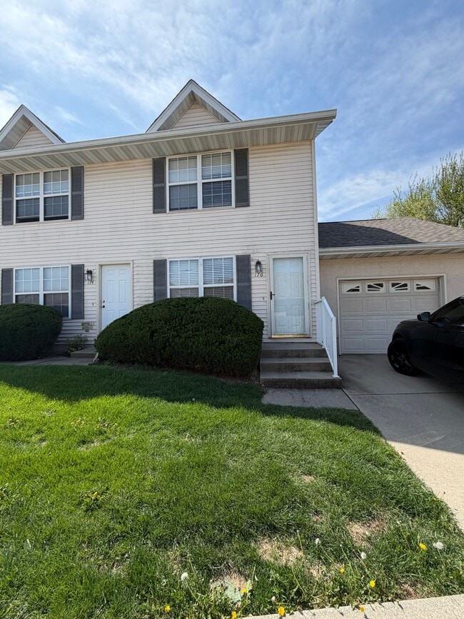 Building Photo - 2 bed/1.5bath Condo in Chatham. $1200