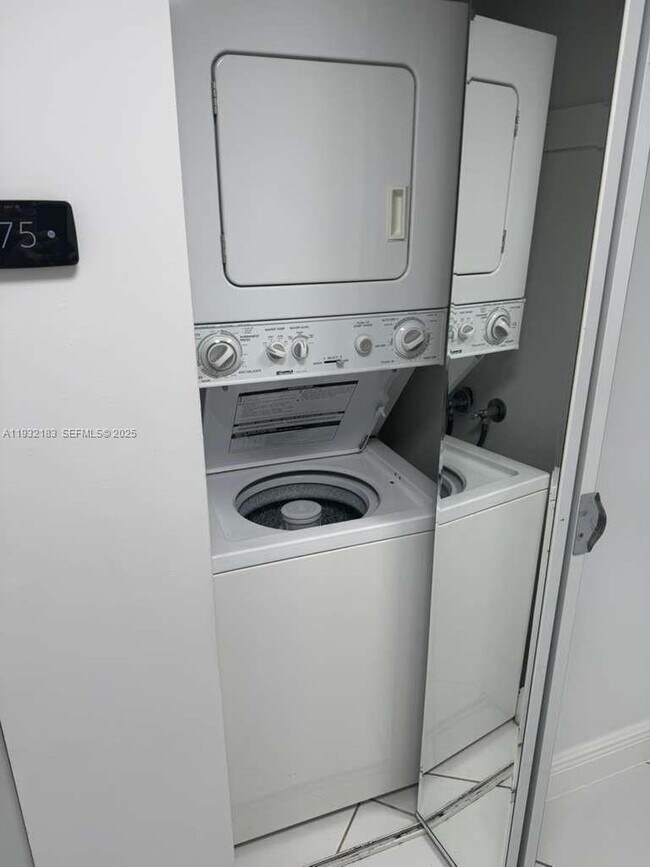 Photo - 9520 SW 8th St Unidad 109