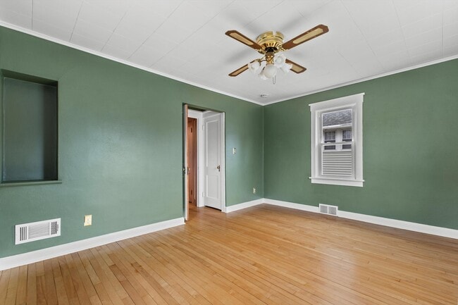Photo - 137 W Newhall Ave Unit Lower