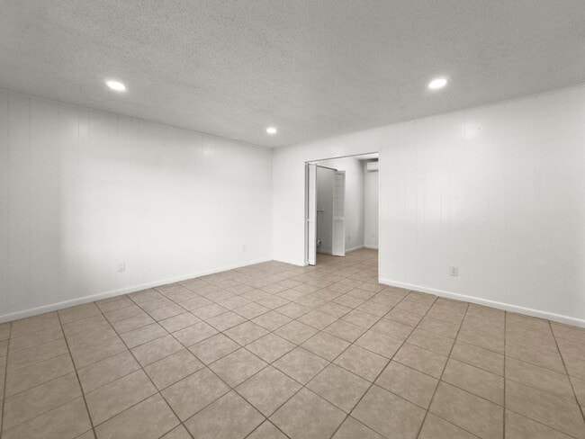 Photo - 403 NE 26th Ct