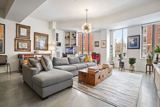 Building Photo - 1313 Washington St Unit # 215