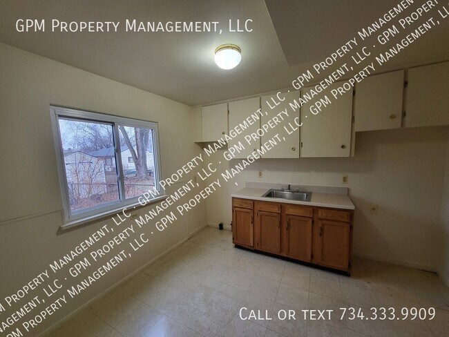 Photo - 32009 Ottawa St