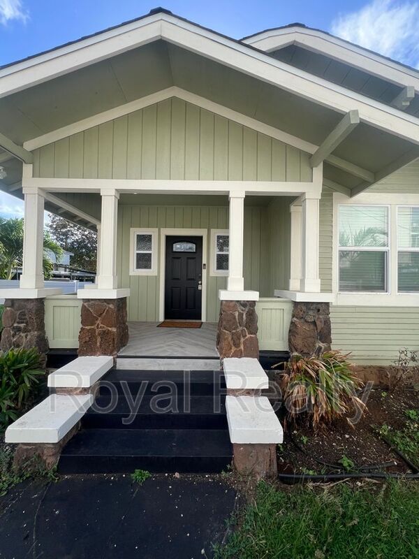 Building Photo - 1450 Ke’eaumoku St Unit C