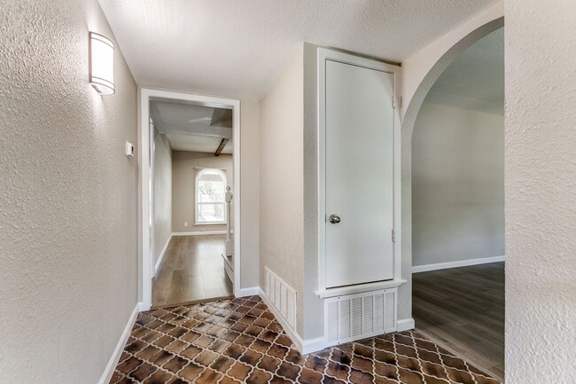 Photo - 10215 Charter Ridge