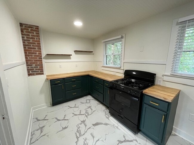 Photo - Recently Renovated 2 Bedroom Apartment in Duckpond