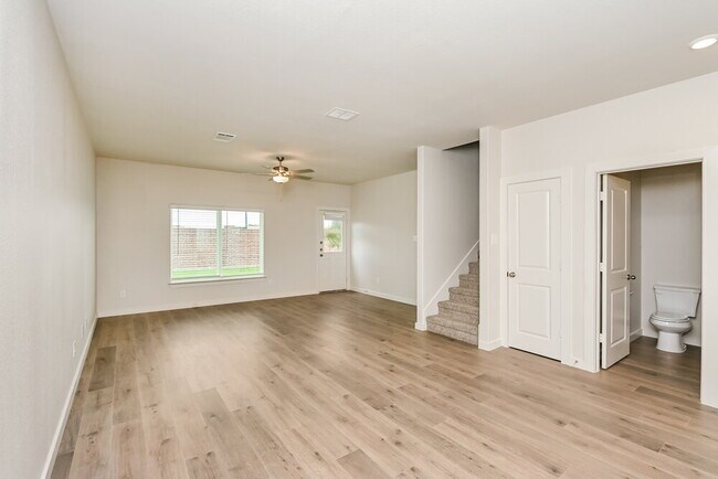 Photo - 1529 Harvester Dr