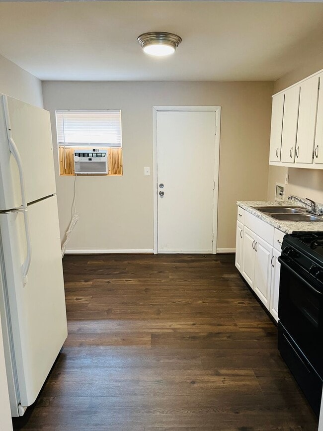 Photo - 3041 North St Unit 3043 North St -  B