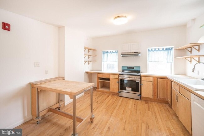 Photo - 711 W Thompson St Unit 3F