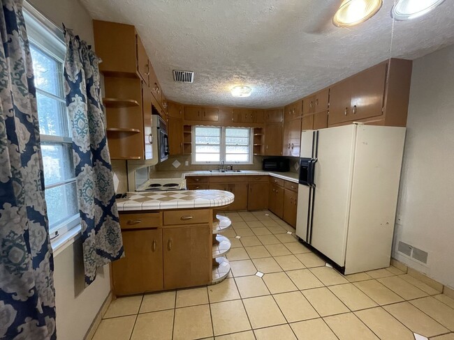 Photo - 5015 Marinda St