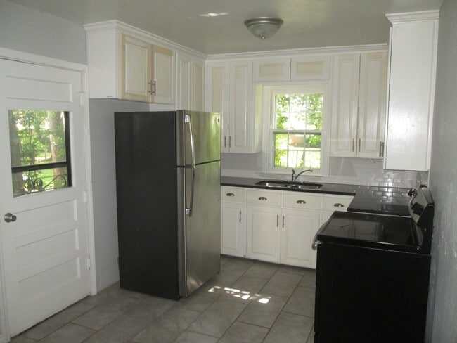 Photo - PRELEASING Early Aug 2026 -(3) Bed/(1) Bat...