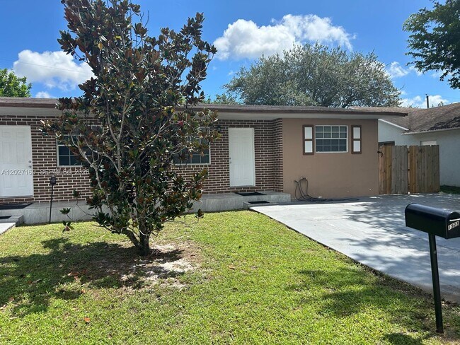 Photo - 1923 SW 99th Terrace