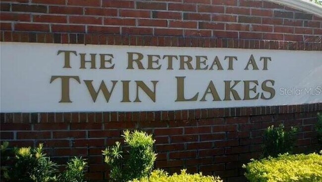 1740 Retreat View Cir
