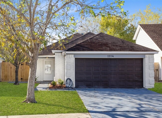 Building Photo - 1114 Lochmoor Ln