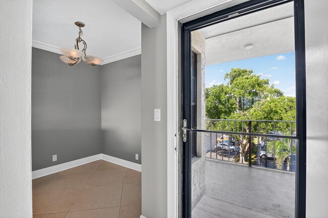 Photo - 14 Royal Palm Way Unidad 401