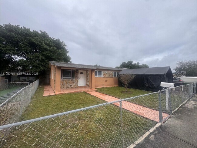 Photo - 365 W 13th St