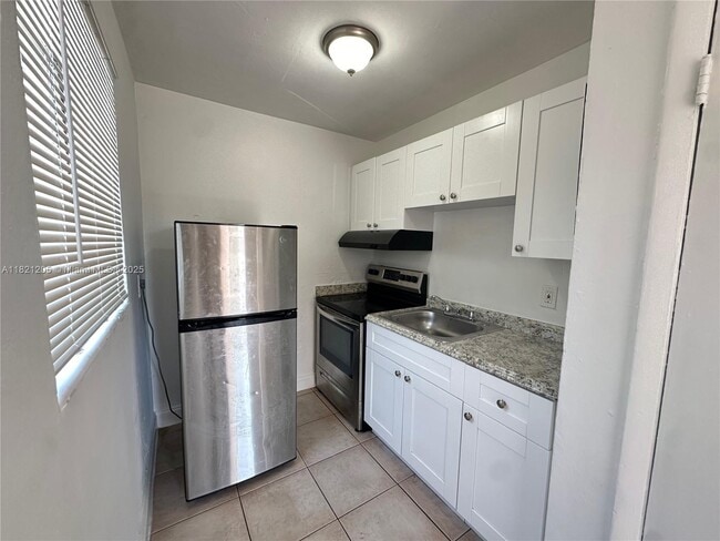Photo - 405 NW 5th St Apartment Unit 1