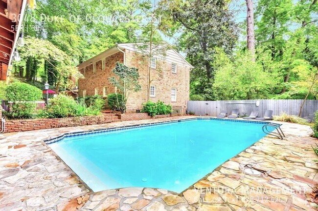 Building Photo - Luxurious 5-Bedroom Retreat with Pool, Hot... Rental