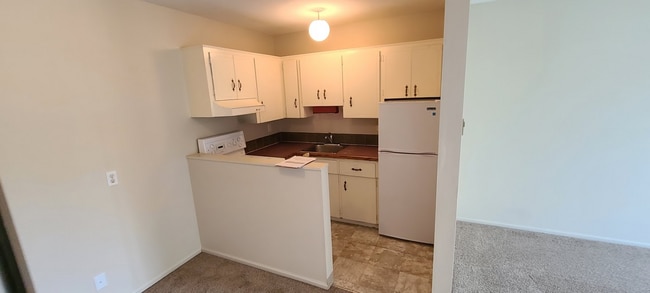 Photo - 1006 Tolmie Ave Unit 9