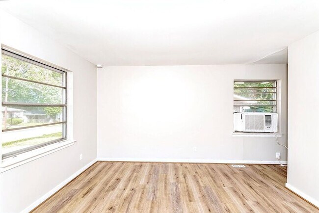 Photo - 1645 18th Way SW