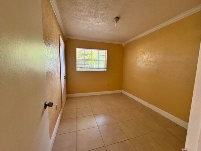 Photo - 867 Caroline Cir