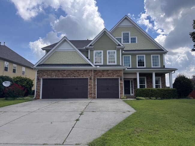 Building Photo - Stunning 5 Bedroom 4 Bath Home with 3 Car ...