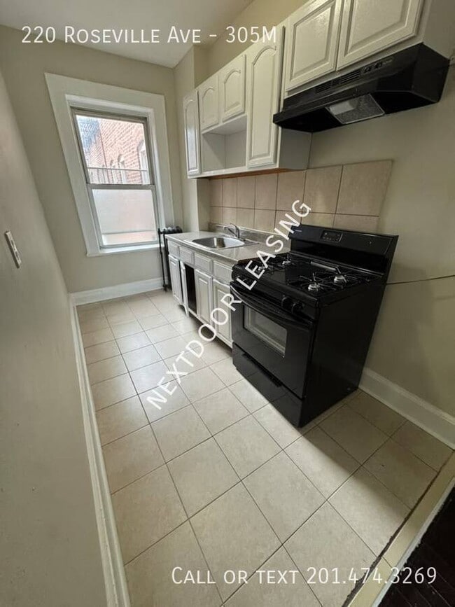 Building Photo - 220 Roseville Ave Unit 305M