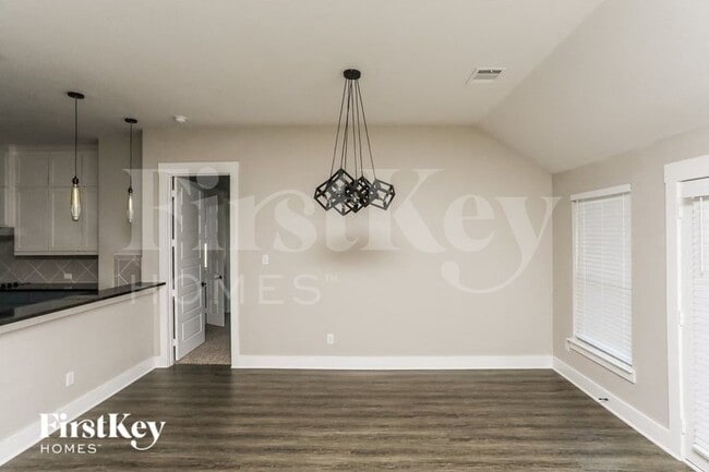 Photo - 537 Windrow Ln