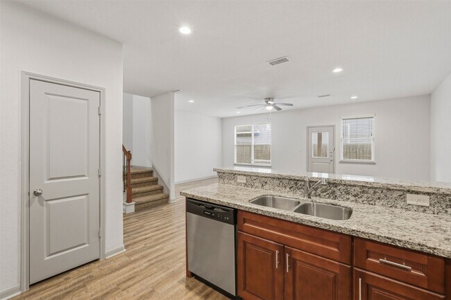 Photo - 630-634 Magnolia Bend