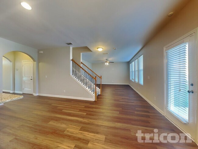 Photo - 703 Bench Ln