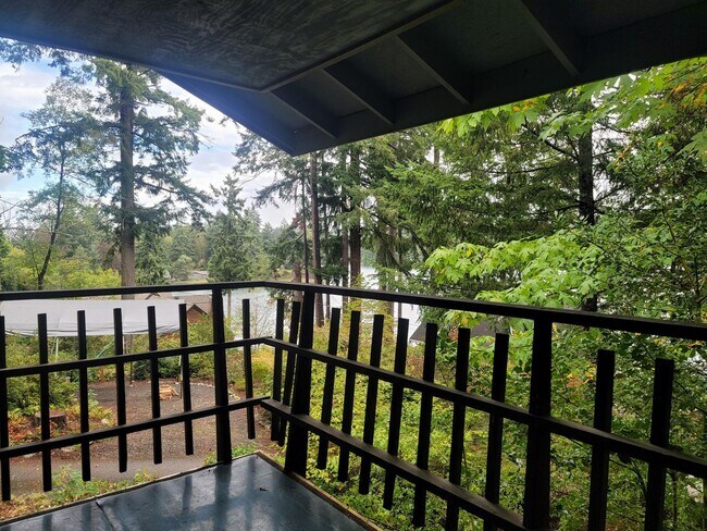 Photo - 1112 Shorewood Dr Unit B