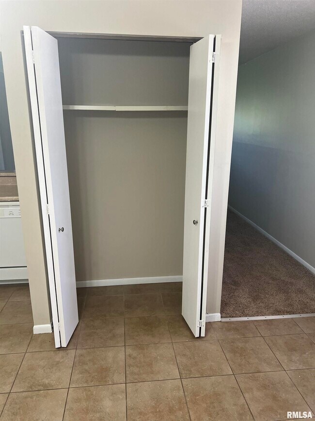 Photo - 2608-2632 W Willowlake Dr