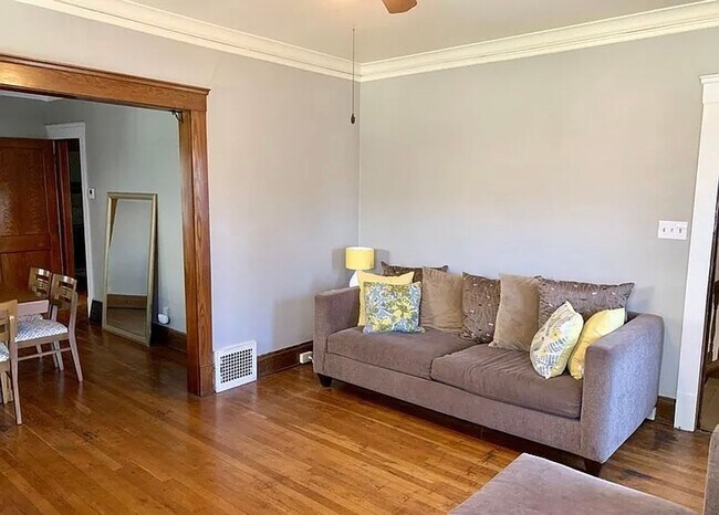 Photo - 11710 Buckingham Ave Unidad 2nd Floor