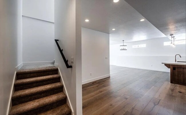 Photo - 570 Aspen Dr