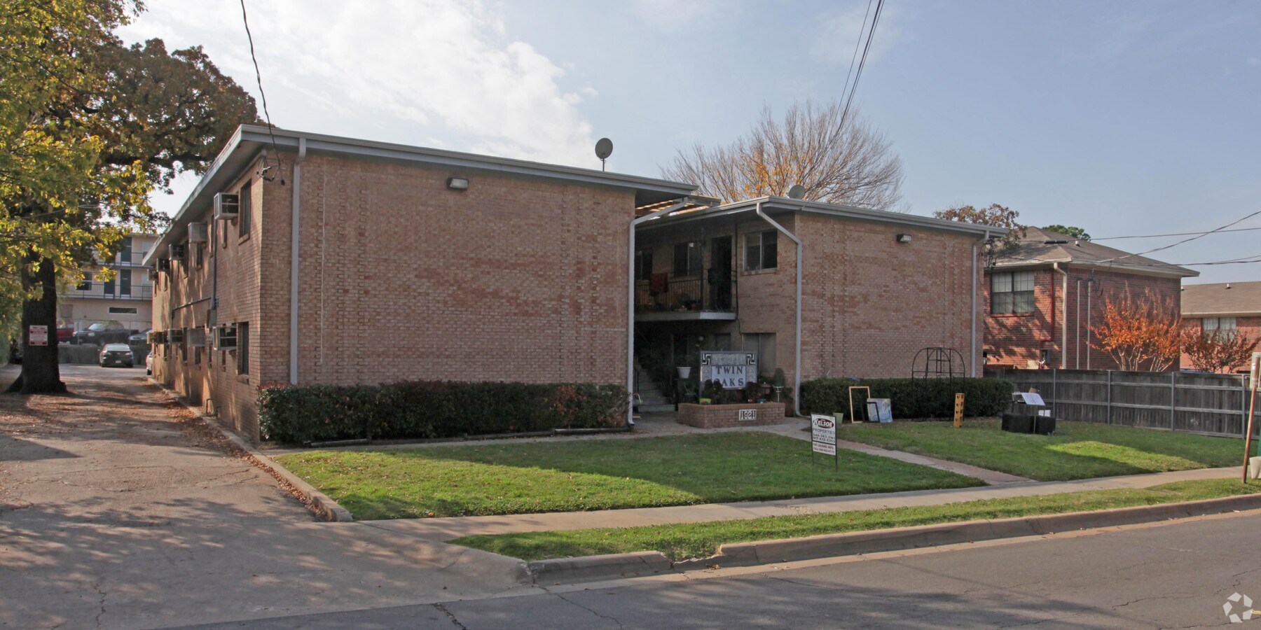 Twin Oaks Apartments - Twin Oaks Apartments