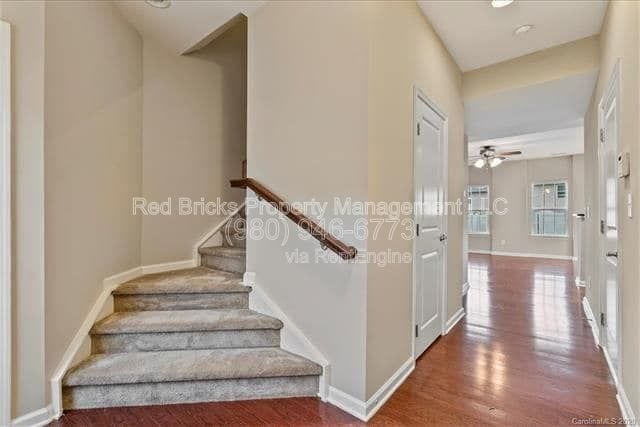 Photo - 2420 Silverthorn Dr