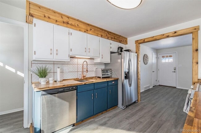 Kitchen - 952 S Garland Way