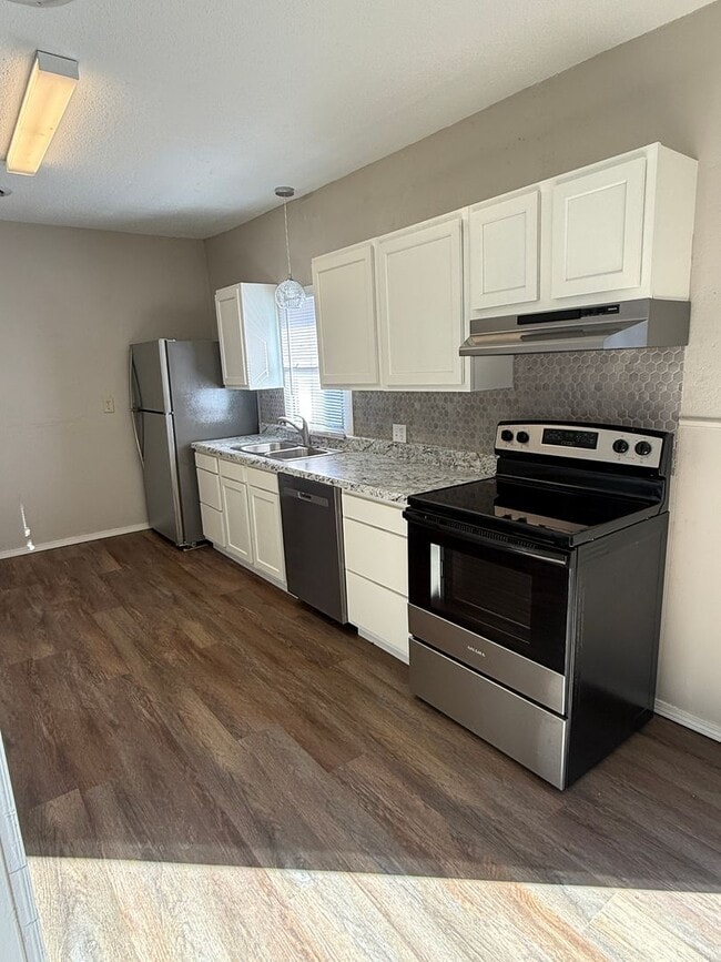 Photo - Recently renovated 2 or 3 bedroom with New kitchen