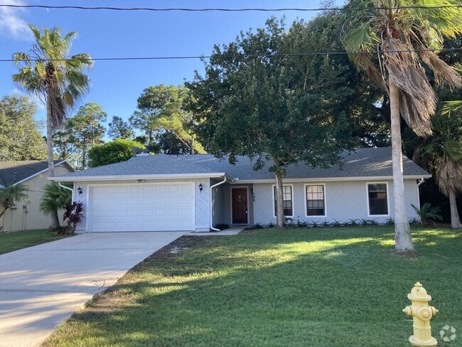 Building Photo - Charming 3 bedroom, 2 bathroom house with ...