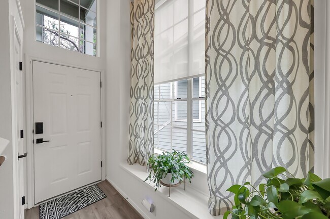 Photo - 246 N Walden Elms Cir