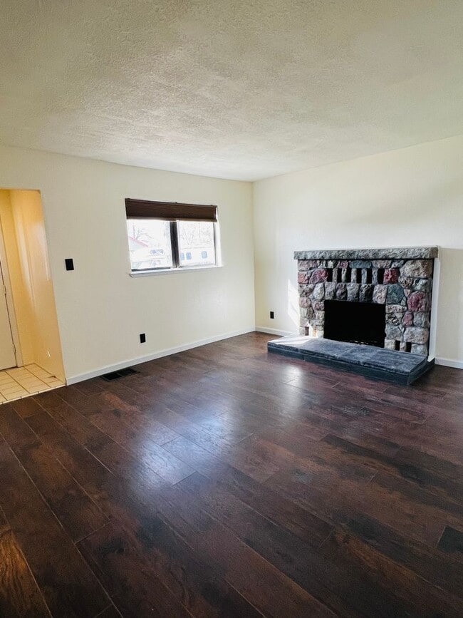 Photo - 507 Burns St