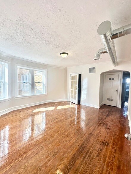 Photo - 1152 N Lawndale Ave Unit 3